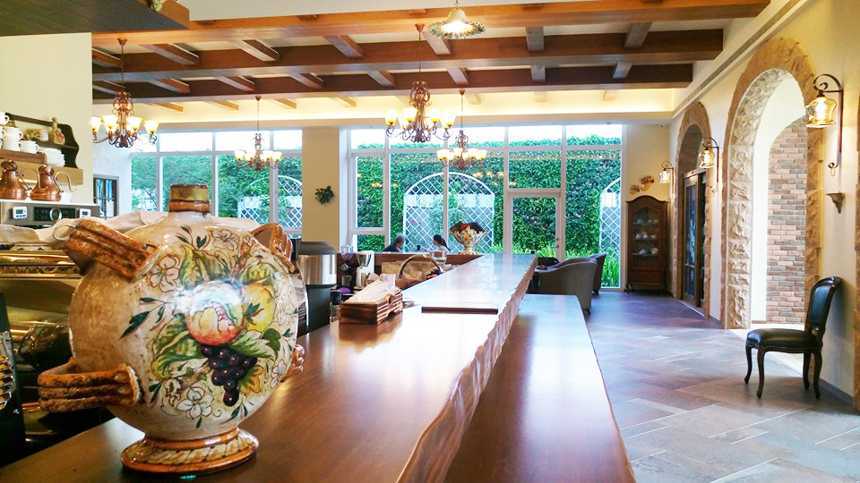 Qubit Caf'e /東風新意蔬食婚宴會館
